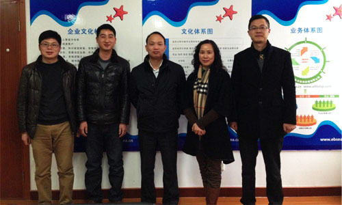 舟山市副市長王忠（中） 舟山市經(jīng)信委副主任王素清（右二）