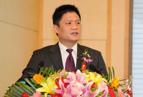 國脈集團董事長楊冰之在第二屆全國政務服務論壇塈政務服務國際博覽會上做“政務大數(shù)據(jù)發(fā)展階段與挑戰(zhàn)”主題演講