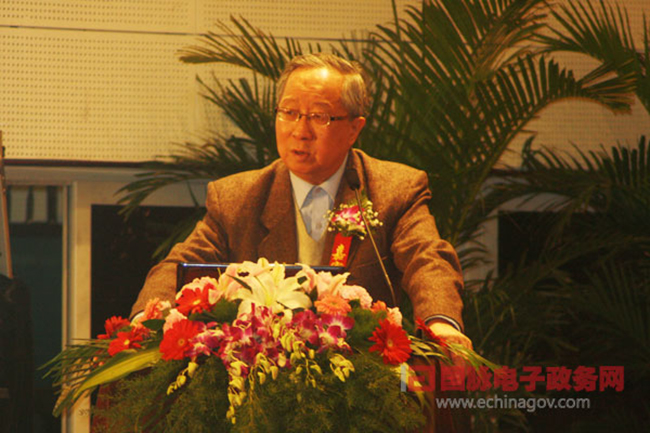 高新民先生在“2012中國智慧政府發(fā)展年會(huì)”演講