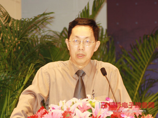 中國(guó)社科院信息化研究中心秘書長(zhǎng)姜奇平做了以《智慧城市下的智慧政府探索》為題的主題發(fā)言