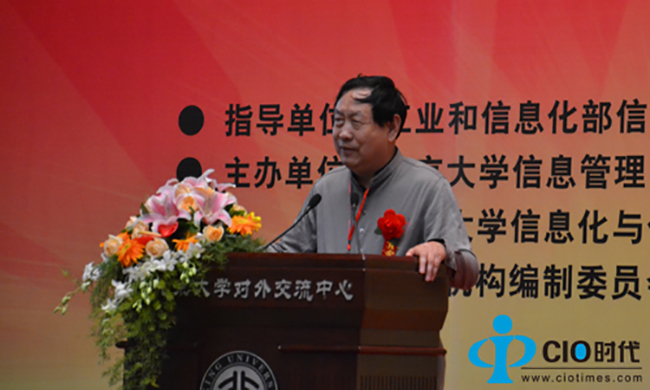 國(guó)家信息化專家咨詢委員會(huì)委員、國(guó)家行政學(xué)院汪玉凱教授在論壇上做了關(guān)于《政務(wù)公開(kāi)是電子政務(wù)的靈魂》的主題演講
