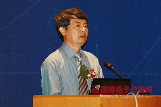 中國社會科學院信息化研究中心主任汪向東作了以《當前我國電子政務(wù)與政府網(wǎng)站發(fā)展的幾個看點》為題的演講