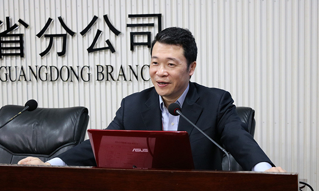 聯(lián)通集團(tuán)客戶事業(yè)部總經(jīng)理姚偉儔在廣東“互聯(lián)網(wǎng)+政務(wù)”大數(shù)據(jù)研討會上發(fā)表主題演講