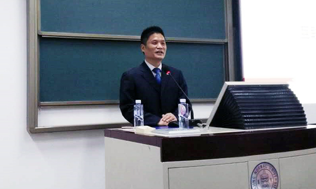 北京國脈互聯(lián)信息顧問有限公司董事長楊冰之應(yīng)邀為北京示范大學(xué)師生講了一堂“互聯(lián)網(wǎng)漫談”公開課
