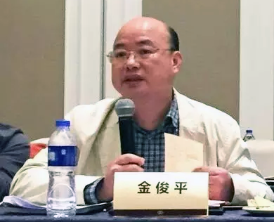 在2016中國(guó)（青海）“互聯(lián)網(wǎng)+政務(wù)”創(chuàng)新趨勢(shì)研討會(huì)上，江西省信息中心主任金俊平就江西在推進(jìn)“互聯(lián)網(wǎng)+政務(wù)服務(wù)”過(guò)程中，針對(duì)集約化建設(shè)、政務(wù)云以及網(wǎng)站平臺(tái)與移動(dòng)端的融合等方面進(jìn)行了發(fā)言